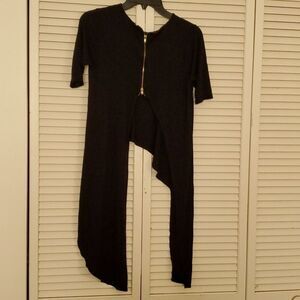BnnBeautiful black top by Topia